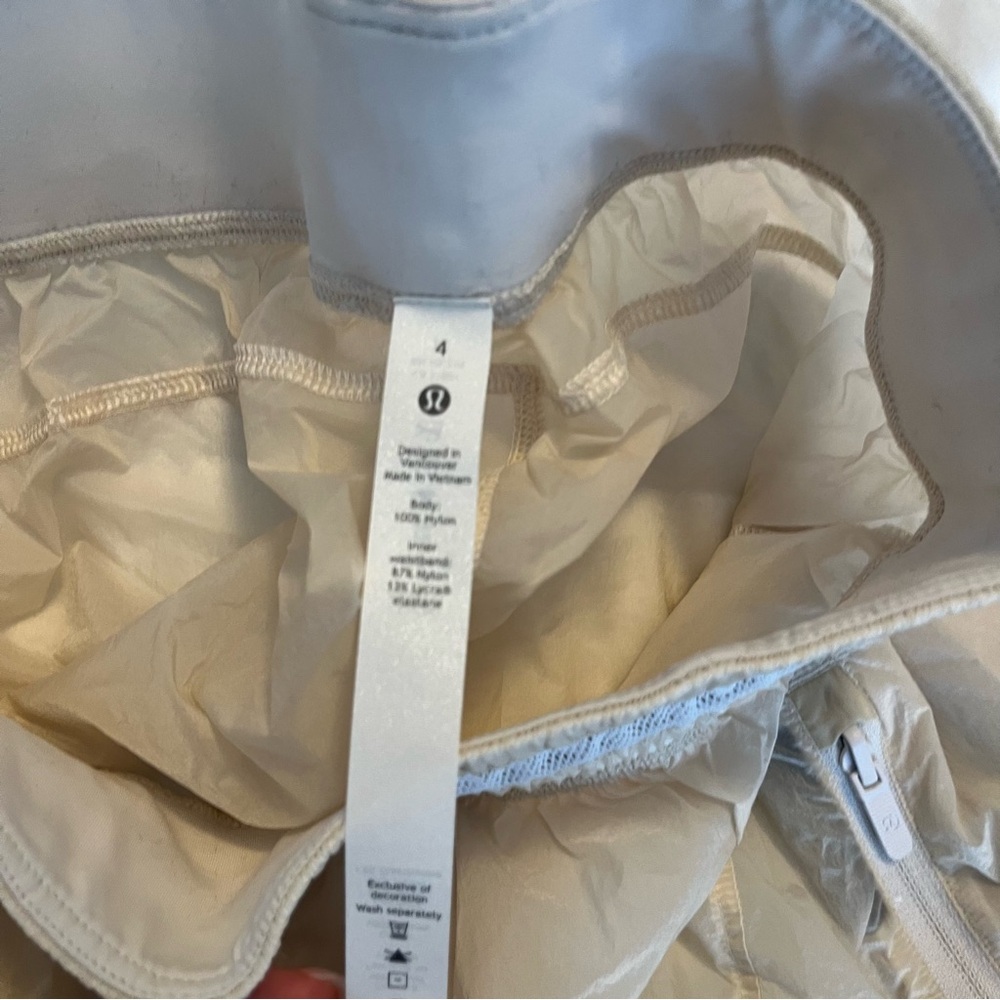 Lululemon Step Out Shorts - Picture 7 of 7
